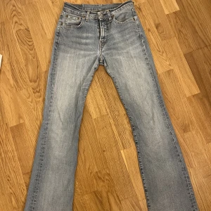 Ljusblåa jenas  - Jag säljer mina ljusblåa replay jenas eftersom dom är försmå för mig💕