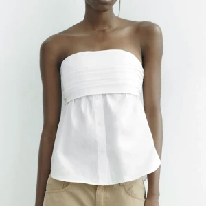 Zara topp - Vit skjort topp ifrån zara, aldrig använt endast testad så är i helt nyskick! Slut i lager💕