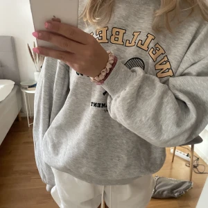 Sweatshirt grå  - Jätte fin tröja från gina