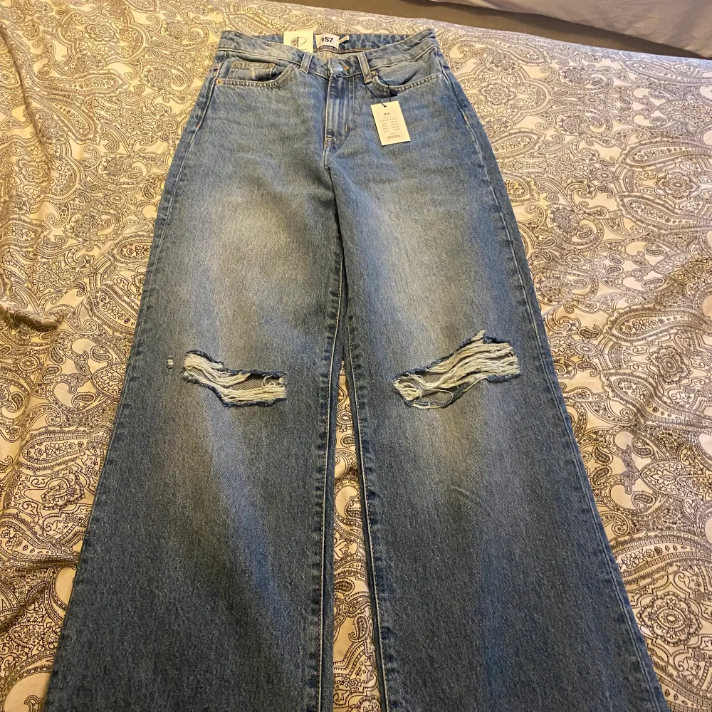 Aldrig använda jeans. Från lager 157. Storlek XS. Pris kan diskuteras vid snabb affär.. Jeans & Byxor.