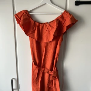 Klänning strl 42 - 250 kr