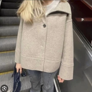 Kapphal kappa - Säljer denna jacka. Som är perfekt till hösten.