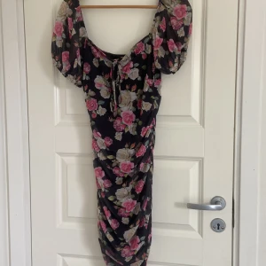 Klänning - Jättefin top från Bubbleroom säljes, skriv vid frågor eller intresse eller fler bilder❤️