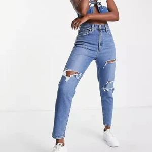 Levis high waisted mom jean - Använda 3 gånger. Säljer då jag aldrig använder dom.   Originalpris 600