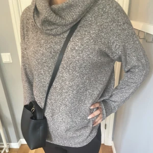 stickad tröja - Mysig stickad till hösten! Skriv vid frågor💓ALDRIG ANVÄND!!