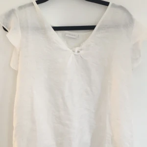  blus - Jag säljer denna blus på grund av för stor för mig och andvänder inte