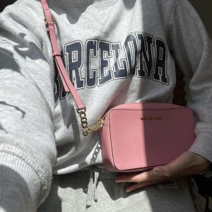 Oanvänd Michael kors - Oanvänd Michael kors väska som legat i dustbag! 