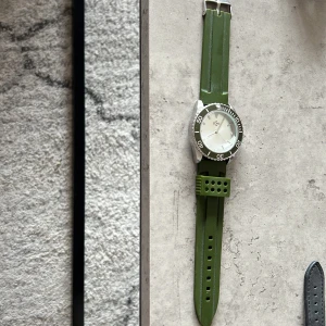 In zone 247 - Grön In Zone 247 klocka oanvänd kan brhöva byta batteri oxå