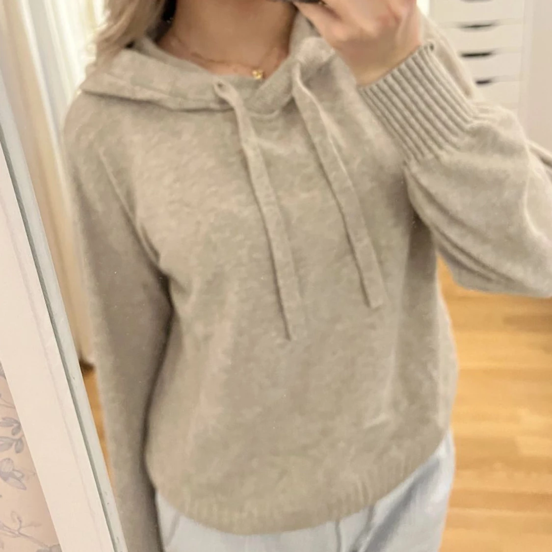 Beige stickad hoodie - 90