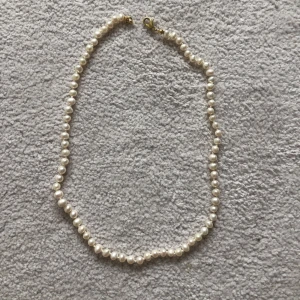 Pärlhalsband - Jätte fint pärlhalsband! Pris kan diskuteras 🥰