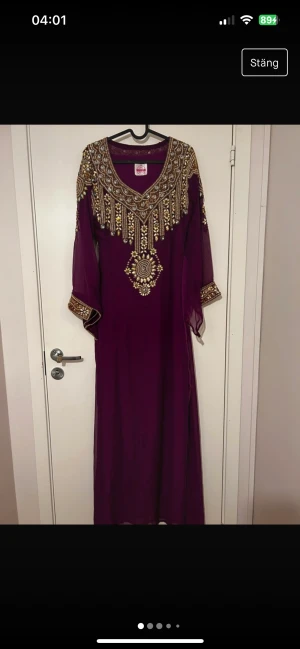 Festklänning  - Använd en gång.  Två-delad. Bra skick.