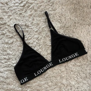 Bralette från lounge underwear  - En snygg bralette/bh från lounge underwear som tyvärr är för liten på mig. Storlek M 🌸