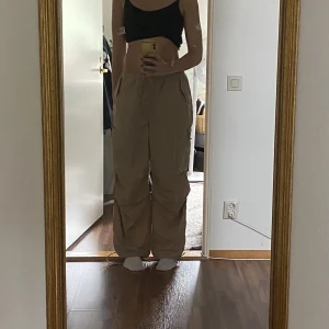 Cargobyxor - Jag är 177cm Knappt använda Orginalpris: 300kr