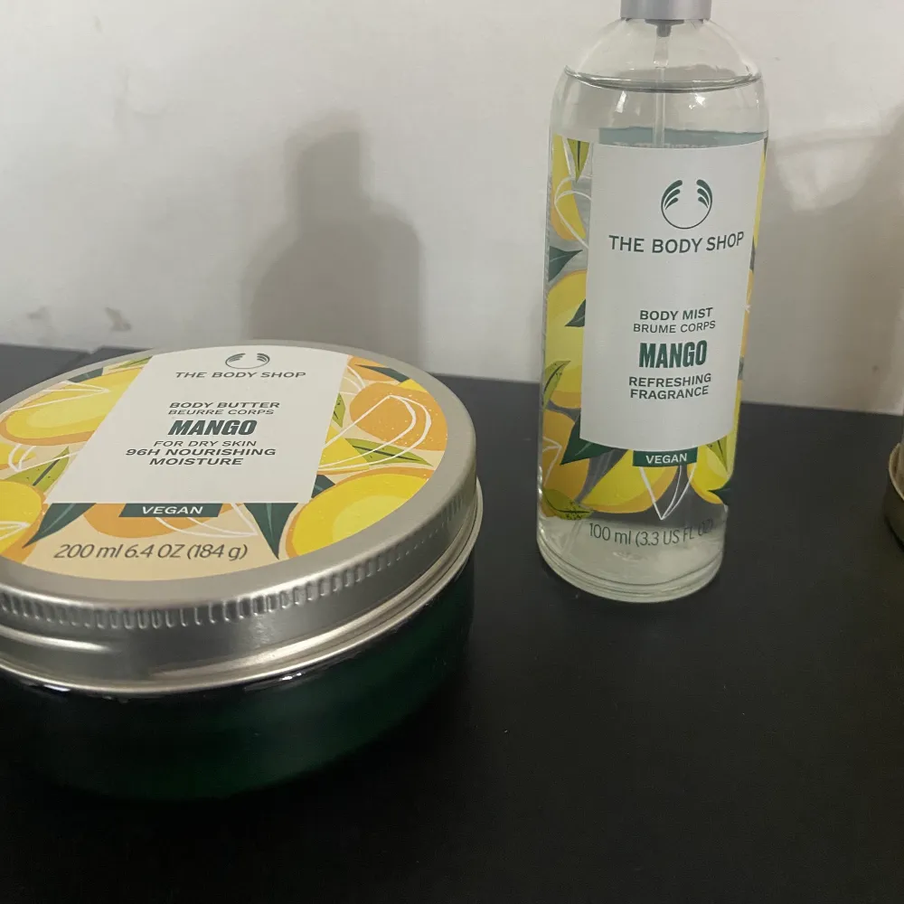 Helt nya och oanvända  Säljs pga inte min doft  Mango body butter + mist från the body shop båda två  ligger på ca 380kr tillsammans i butik. Ni får det för 250kr för båda. . Övrigt.