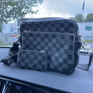 Louis Vuitton Trio Bag  - Säljer nu min Louis Vuitton Trio bag, hyfsat nyskick. 