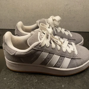 ADIDAS CAMPUS 00 - Endast prövade då dom aldrig riktigt kommit till användning. Passar någon med storlek 37 🩷