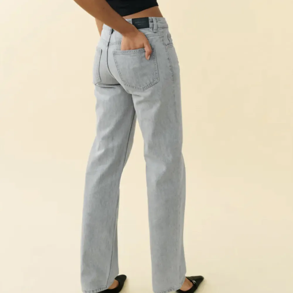 Low straight jeans från Gina🤍Nyskick. Storlek 36. Fler bilder finns! . Jeans & Byxor.