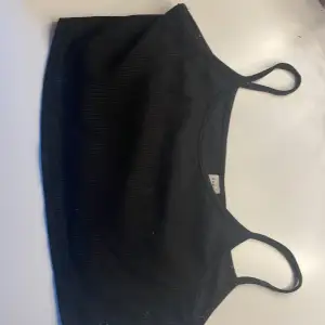En fint svart linne från Shein till salu aldrig använt 