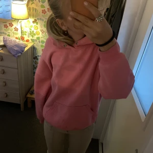 Rosa hoodie - Bra skick