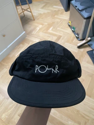 Polar five panel keps - Five panel keps i ny skick.