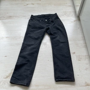Baggy Batistini - riktigt feta svarta batistini jeans i storlek W:33 L:32, säljer pga att dem inte kommer till användning dem ända flawsen är att batistini taggen bak är sliten och dem har ett litet hål vid fickan men man kan knappt se de