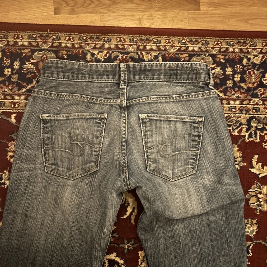 Lågmidjade bottcut jeans🧼 - 90
