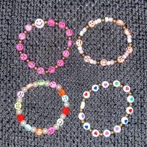 Armband - Säljer dessa hemmagjorda armband i ett pack för 30kr eller 10kr styck! 🙌🏻 plus frkat! 