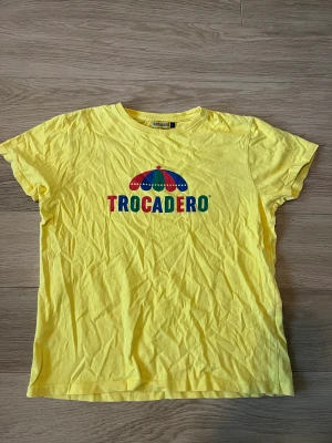 T-shirt  - T-shirt från trocadero. 