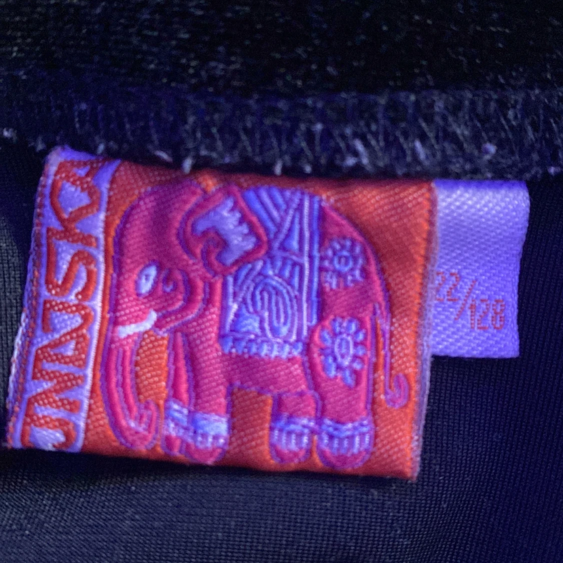 Mjuk och kort svart kjol  - 90