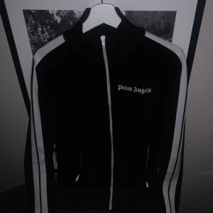 Palm angels tröja - Det är i sammet, inte den vanliga svarta Storlek M Skick 8-9/10 inga glass 