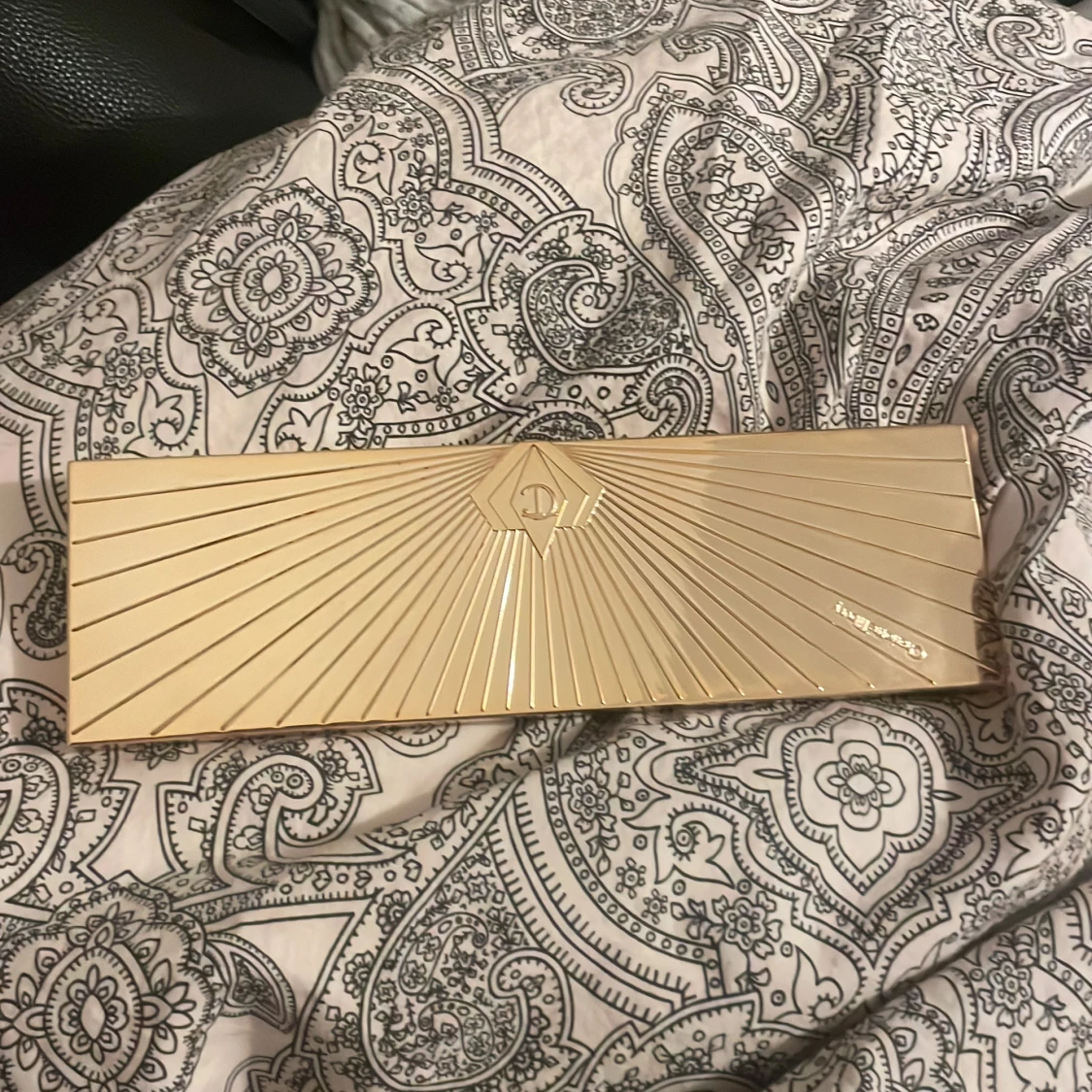 Pillow Talk instant eye pallete