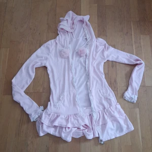 Ljusrosa tröja med öron & spets! - Storlek; XS/SMALL