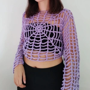 virkad spindelnätstopp - virkad topp i akrylgarn. görs på beställning! kan göras i flera olika färger. hör gärna av dig innan köp.