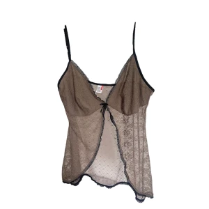 Cami  - Sitter som en M. Har justerbara band. Kontakta vid intresse <3 