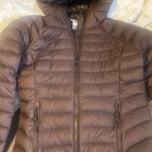 Jacka  - Använt 2 gånger max! (Hjälper en vän)