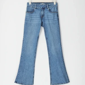 Jeans - Lågmidjade jeans från Gina Tricot, aldrig använda, slutsålda på hemsidan, storlek 36🤍 Kontakta mig för fler bilder