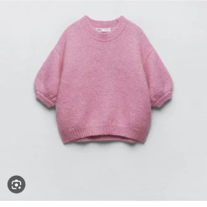 Zara stickad tröja - Säljer denna superfina tröja från Zara, köpt på plick men kommer tyvärr inte till användning. I bra skick! 