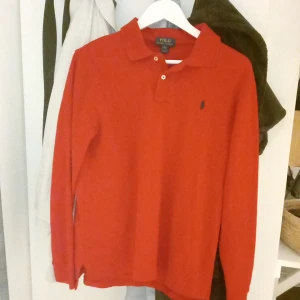 Ralph lauren långärmad pike  - Tja säljer en fet rdlph lauren pike jätte bra skick  Den är mörkare irl Hör av er vid minsta fundering