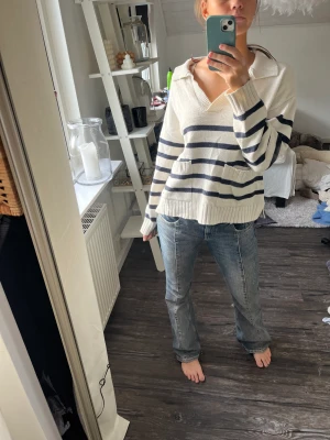 Stickad tröja  - En stickad tröja. Använd fåtal gånger och i bra sick 