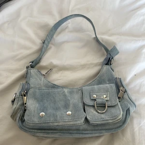 Jeansväska från bershka - Jättefin, endast använd en gång! Nyskick