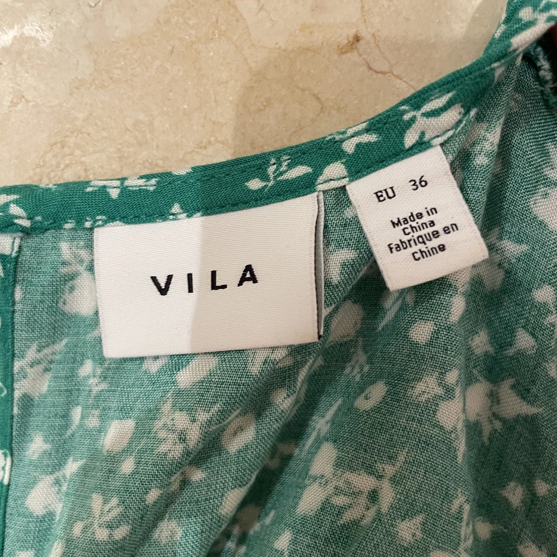 Grön blommig klänning - 91