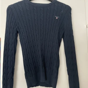 Gant kabeltröja - Endast använd några gånger. Köpte för 1200kr men säljer för 350. Xs men passar även S. Nyskick