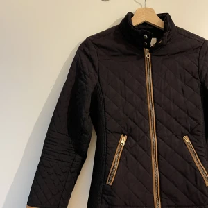 Jacka  - Jacka från Vero Moda  Storlek XS