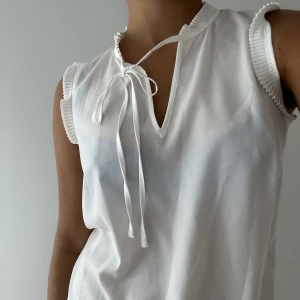 Blus  - Vit blus med snörning 