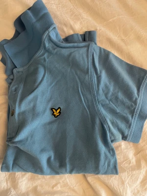 Lyle & scott piké  - Piké från lyle &scott i storlek M. NYSKICK!