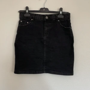 Svart kjol  - Bra skick.