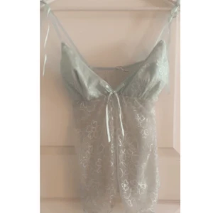 vintage topp - söt turkos vintage topp med slit fram, skulle passa B-C kupa 🎀