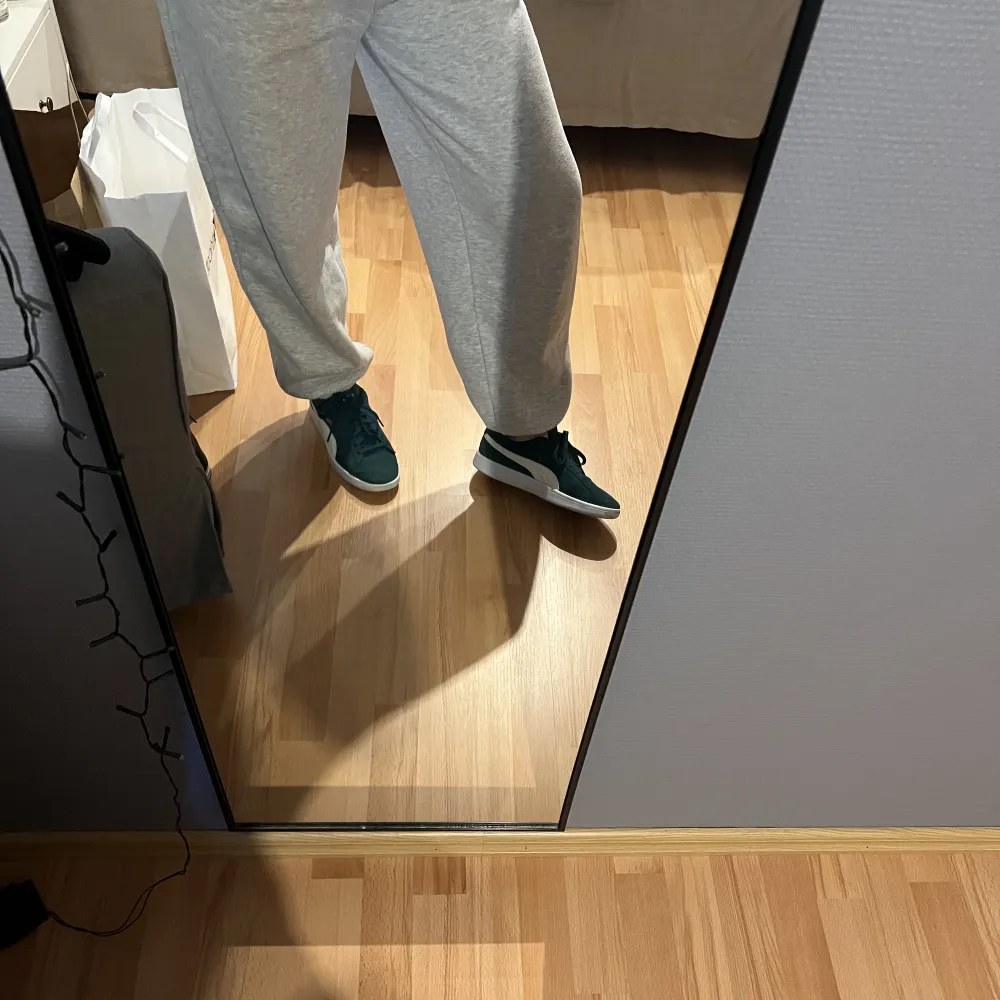 Gröna pumasneakers. Använda några få gånger så i bra skick. Nypris = 520 kr. Säljer för 300 kr + frakt💛. Skor.