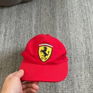 Ferrari keps  - Ferrari cap vintage i size S/xs går att justera! Fint skick 
