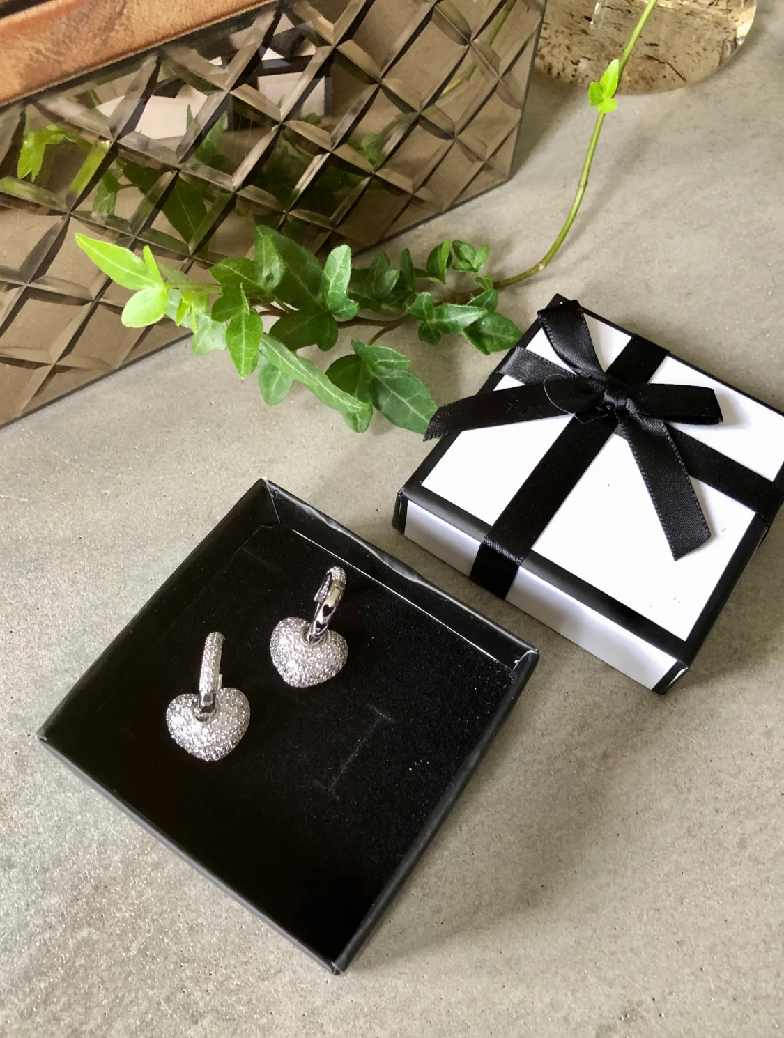 Silverörhängen med kristaller 